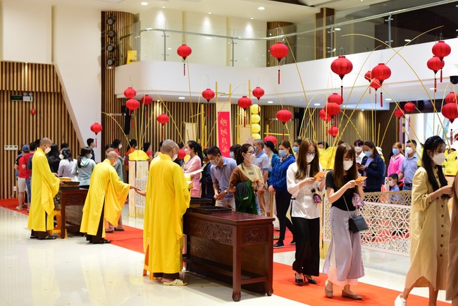 Chùm ảnh mồng một Tết Nhâm Dần